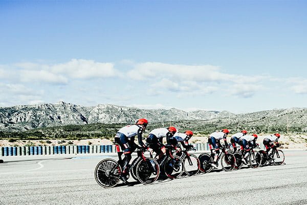 Grupo de ciclistas en el circuit Calafat
